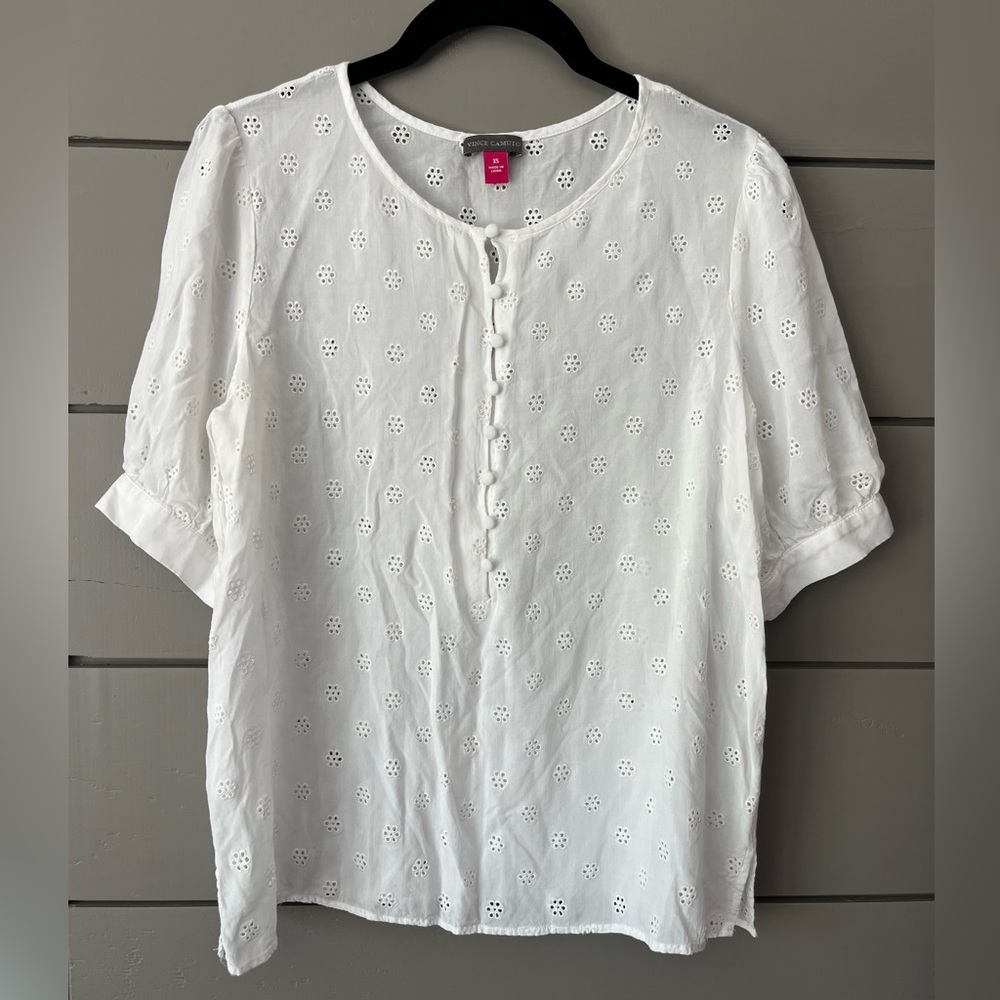 Vince‎ Camuto Women's White Jewel Neck Eyelet-Embroidered Top Size XS EUC